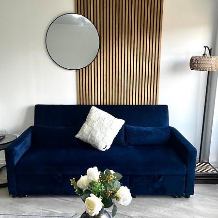 Serene 2-Bed Flat With Canal Views - Coop Live & Ethiad Manchester Bagian luar foto
