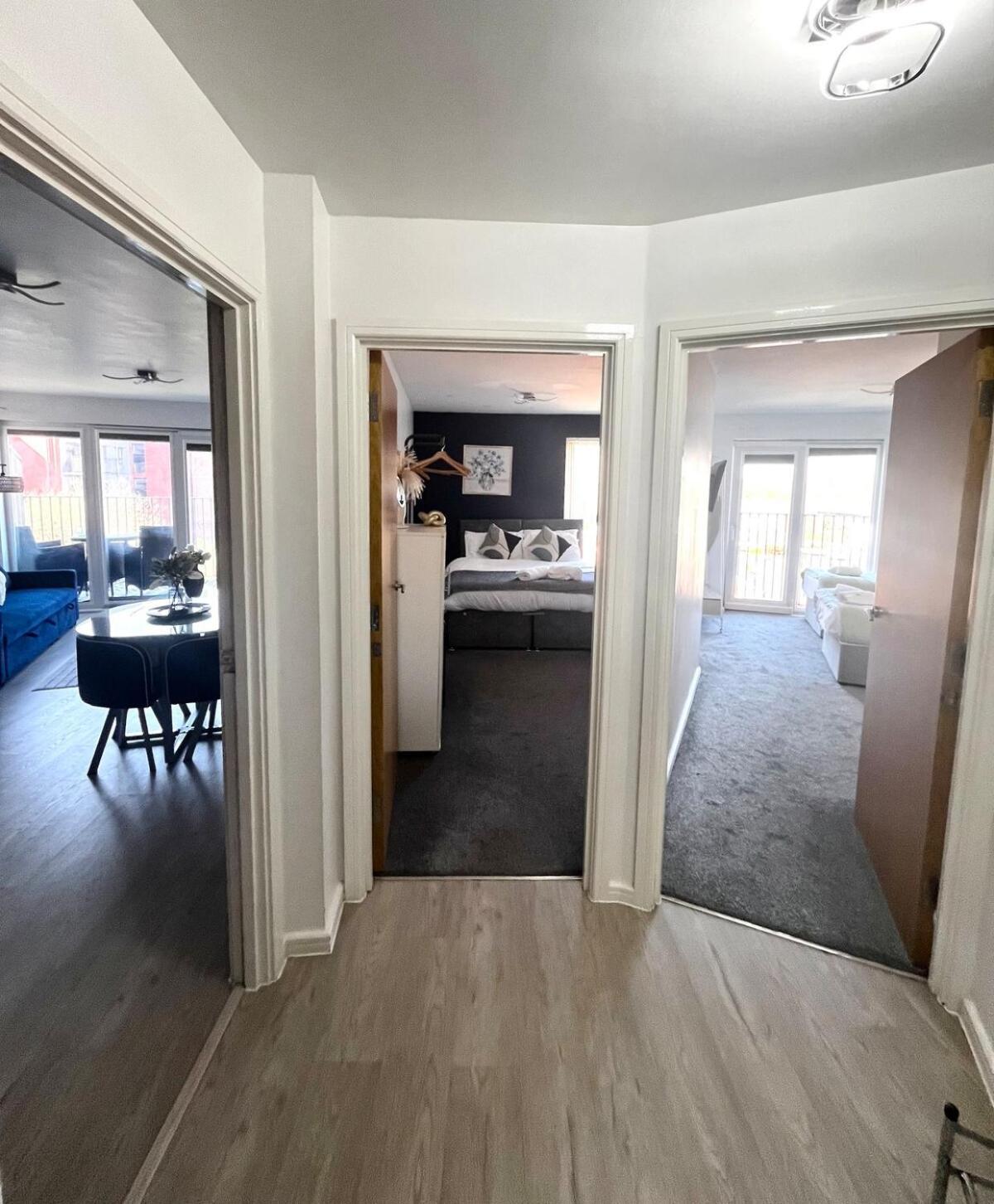 Serene 2-Bed Flat With Canal Views - Coop Live & Ethiad Manchester Bagian luar foto
