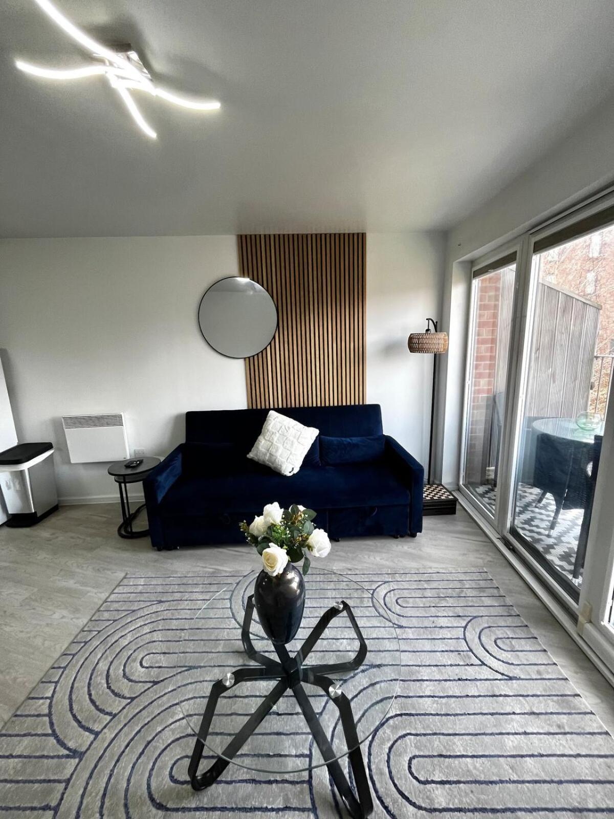 Serene 2-Bed Flat With Canal Views - Coop Live & Ethiad Manchester Bagian luar foto